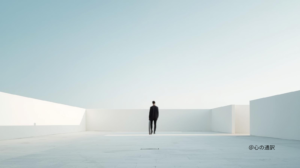 静かな空間に一人で立つ人物の後ろ姿。広い空と白い壁に囲まれ、立ち止まり考える様子を表した風景。